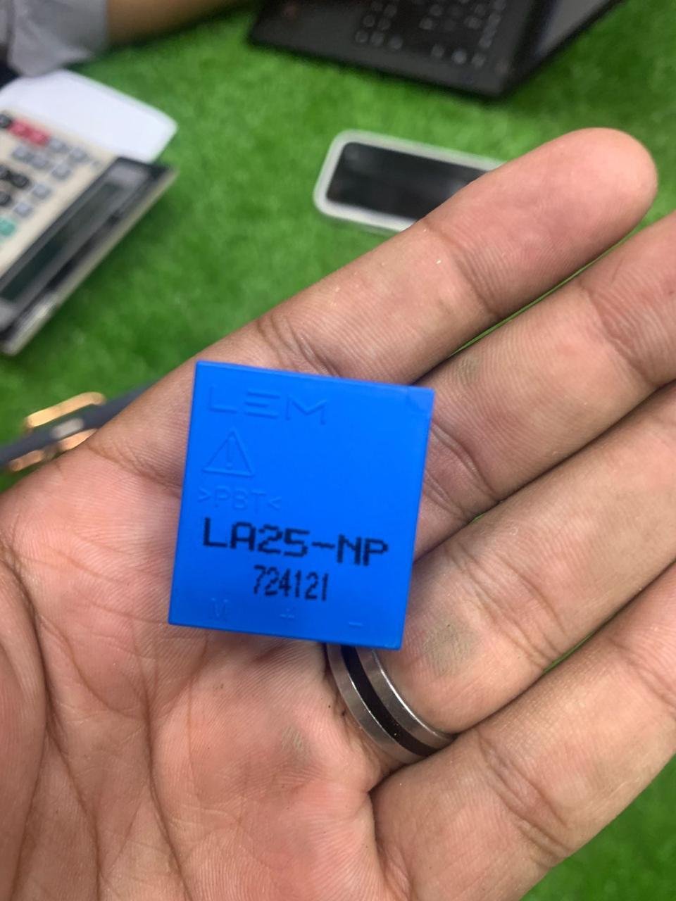 LA25-NP current transducer